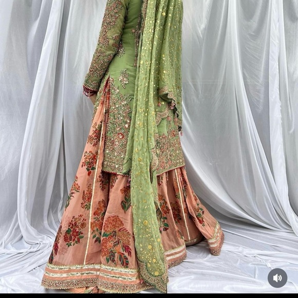 Elegant Green Embroidered Women's Dress - Picture 5 of 9